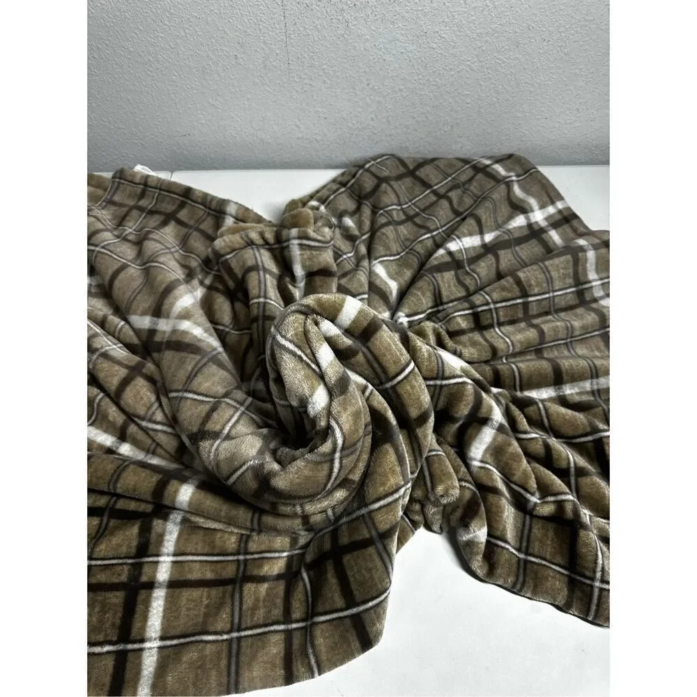 Better Homes & Gardens Fleece Plush Throw Blanket Plaid 50” x 70” Brown